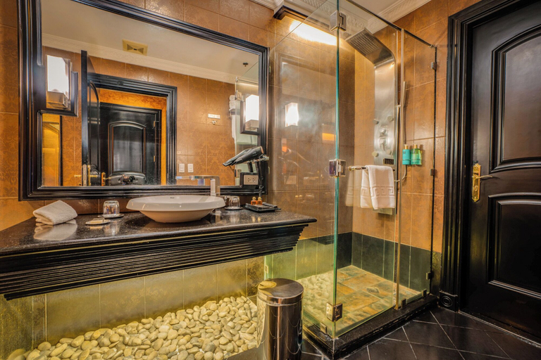 Bathroom 5, Fields Plaza Hotel, Mabalacat