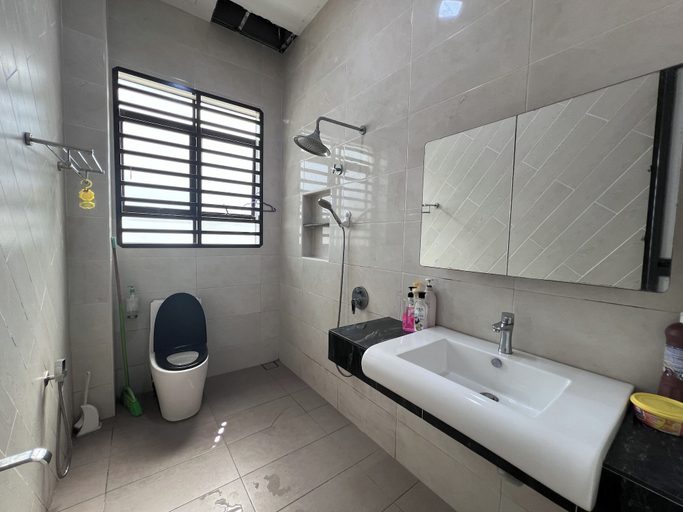 Bathroom 3, Nurbayu Chalet, Kemaman, Kemaman