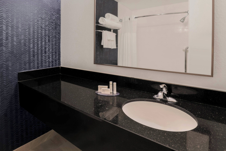 Bathroom 5, Fairfield Inn & Suites Houston Westchase, Houston