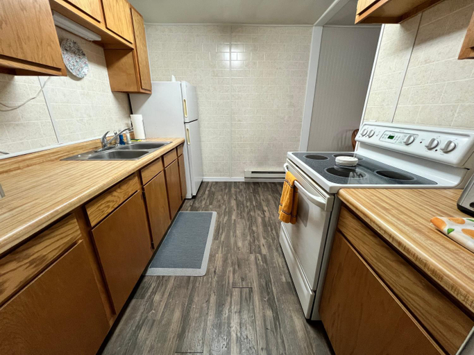 Others 3, Burrel Avenue Apartments, Griggs