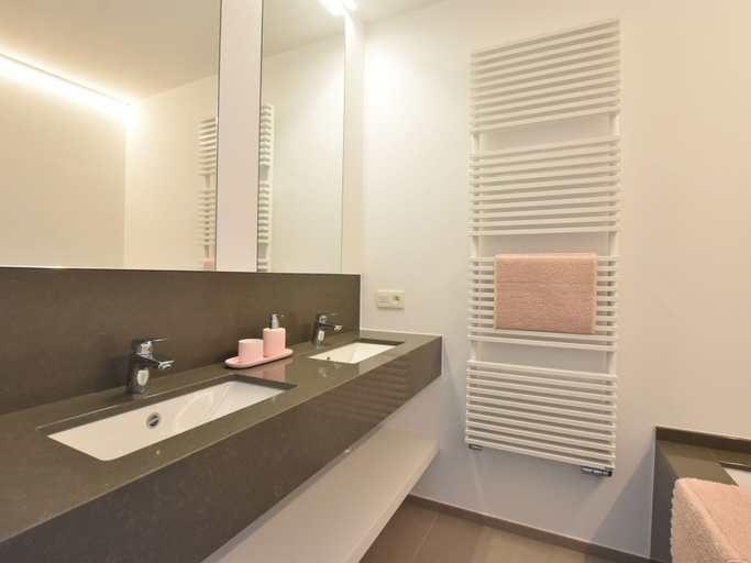 Bathroom 4, Bright Coastal Family Escape, West-Vlaanderen