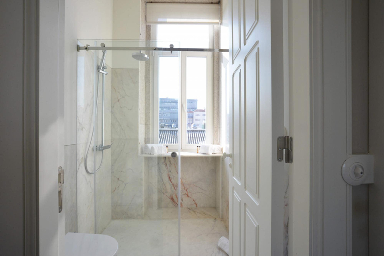 Room 2, Market 2A in Oporto With 2 Bedrooms and 2 Bathrooms, Porto