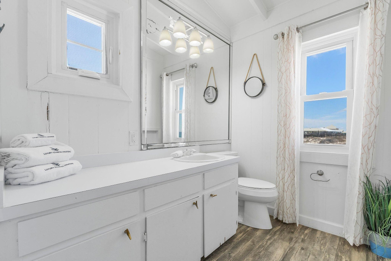 Bathroom 3, Bama Breeze, Baldwin
