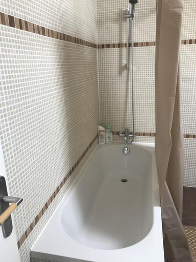 Bathroom 3, Chambre du ru d ausson, Yonne