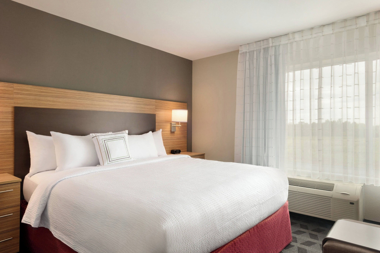 Bedroom 4, TownePlace Suites by Marriott Milwaukee Grafton, Ozaukee