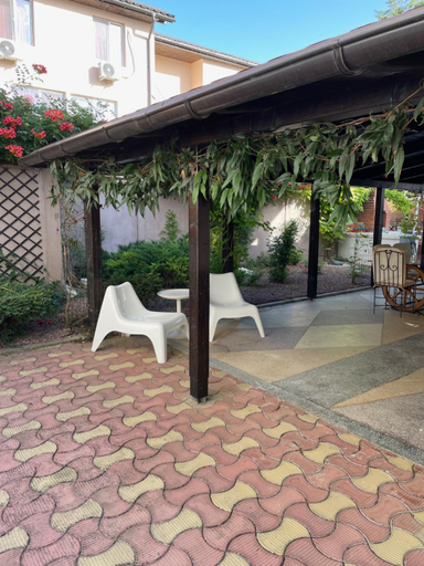 Others 3, Casa Alba Paflora Saturn, Mangalia