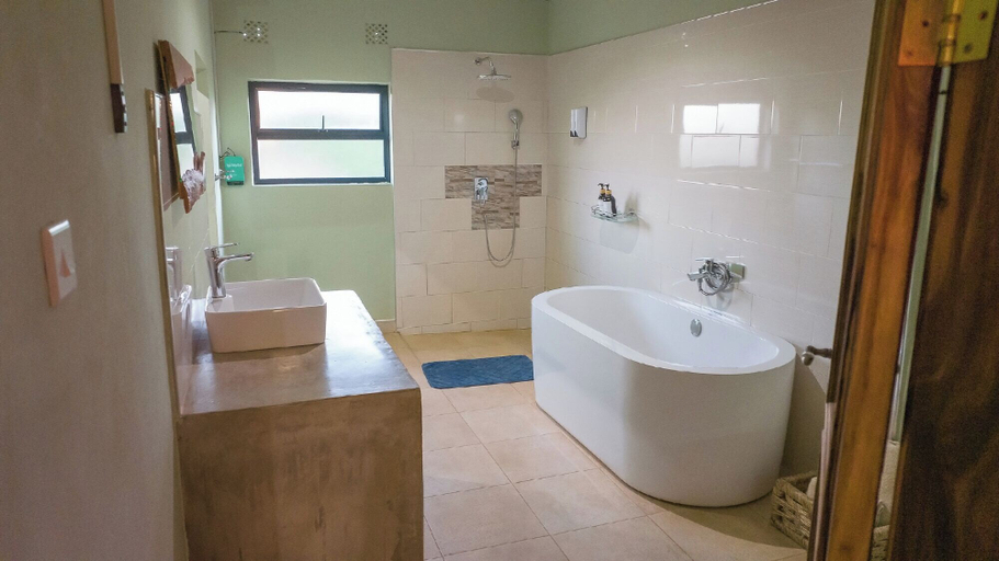 Bathroom 5, The Nkhosi Livingstone Lodge and Spa, Livingstone