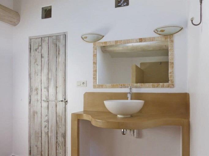 Bathroom 5, La Buisse, Alpes-de-Haute-Provence