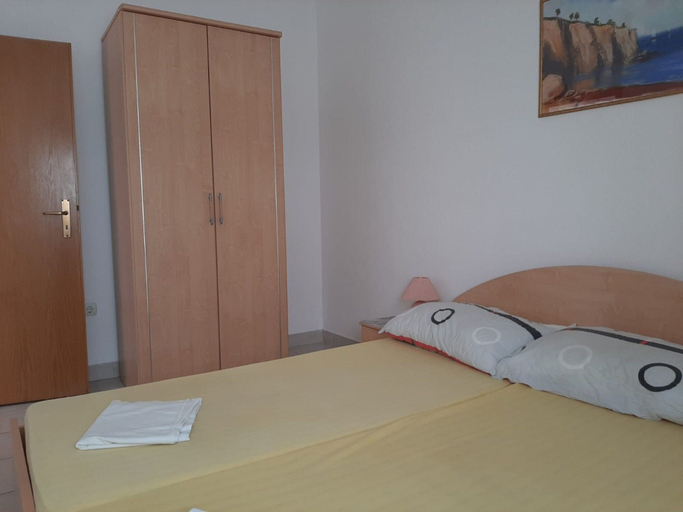 Bedroom 5, Sea-view Holiday Home in Okrug Gornji With Balcony, Okrug