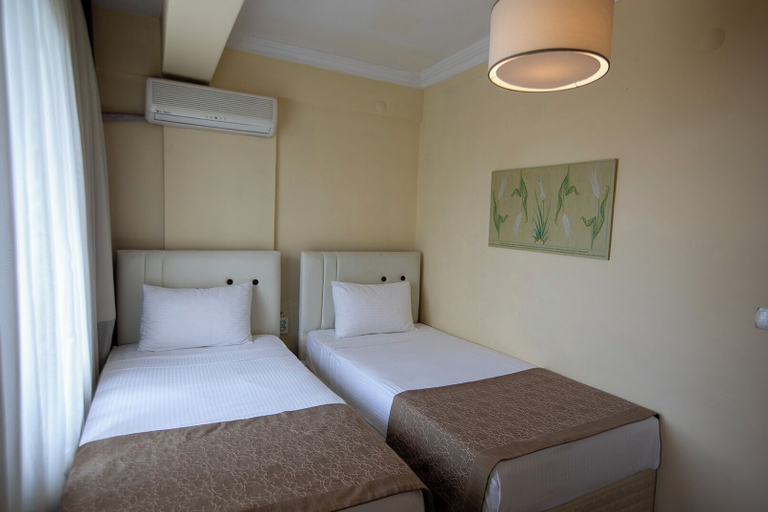 Bedroom 2, Hotel Simsek, Merkez
