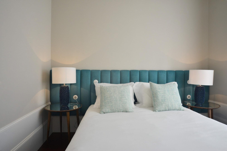 Room 4, Market 2A in Oporto With 2 Bedrooms and 2 Bathrooms, Porto