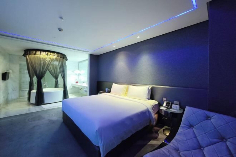 Bedroom 14