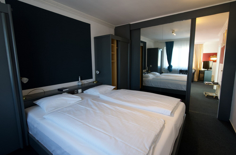 Bedroom 4, Hotel Merian, Köln