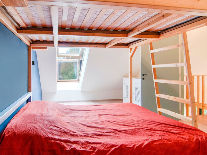 Bedroom 2, Modern Family Holiday Home, Limburg
