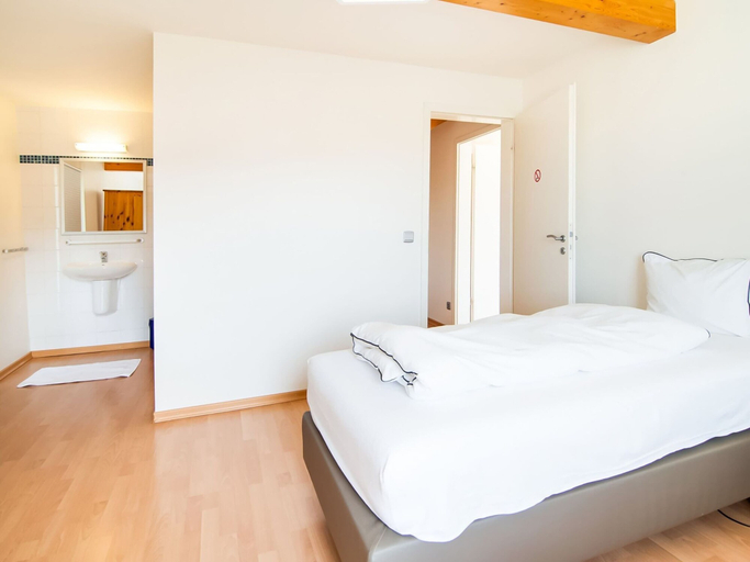 Bedroom 2, Luxurious villa with pool and sauna, and very suitable for culinary workshops!, Liège