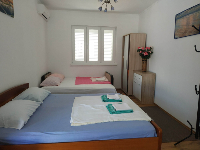 Bedroom 2, Detached Holiday House few Steps From the Beach, Sali