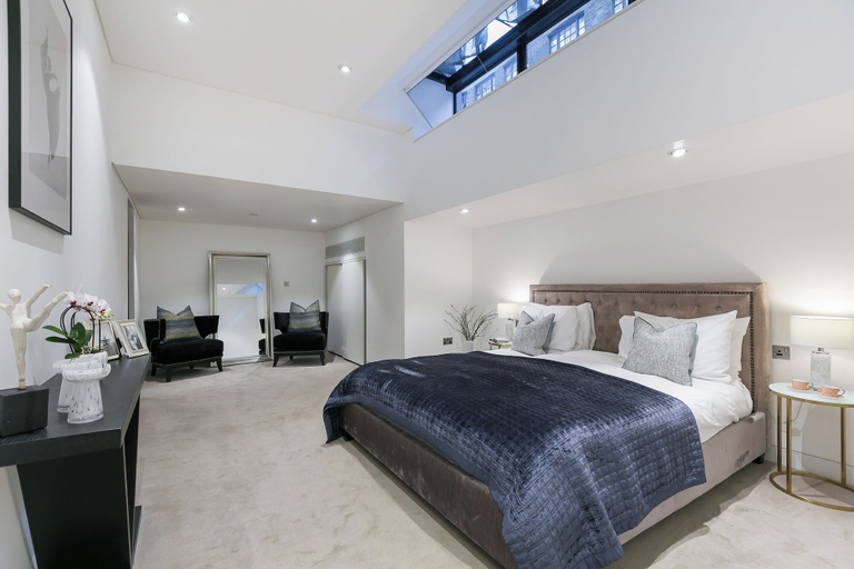 Bedroom 2, Urban Chic - Chiltern and Baker, London