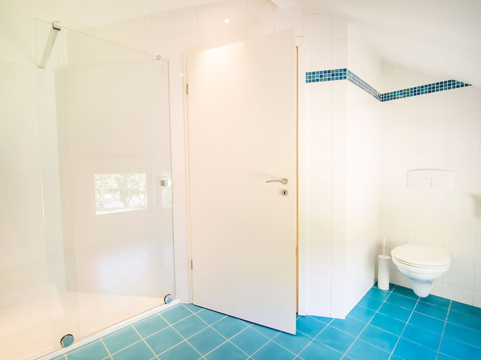 Bathroom 3, Luxurious villa with pool and sauna, and very suitable for culinary workshops!, Liège