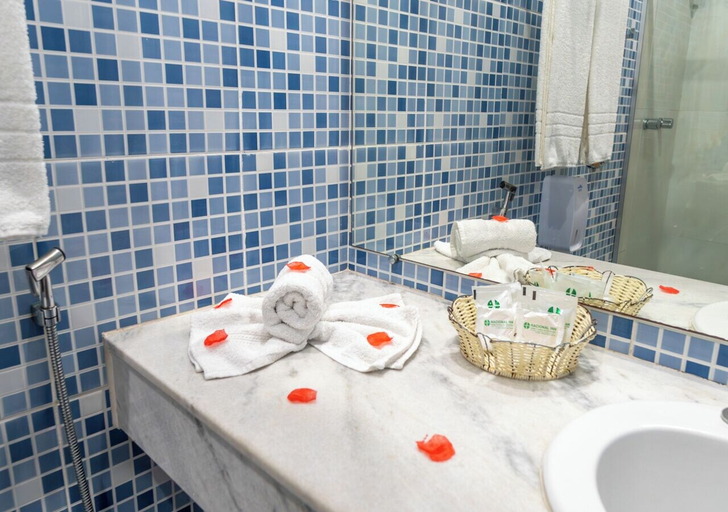 Bathroom 5, Hotel Nacional Inn Guarujá, Guarujá