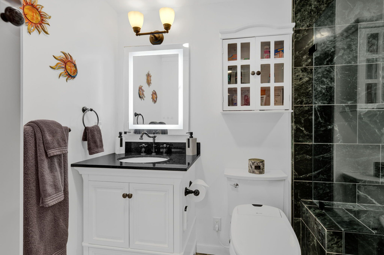Bathroom 4, Mays Luxury Farm Stays, Santa Cruz