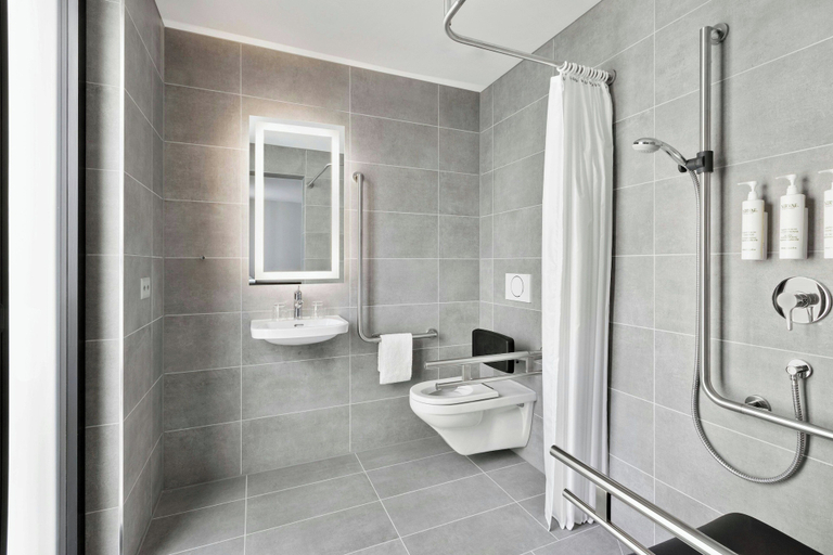 Bathroom 18