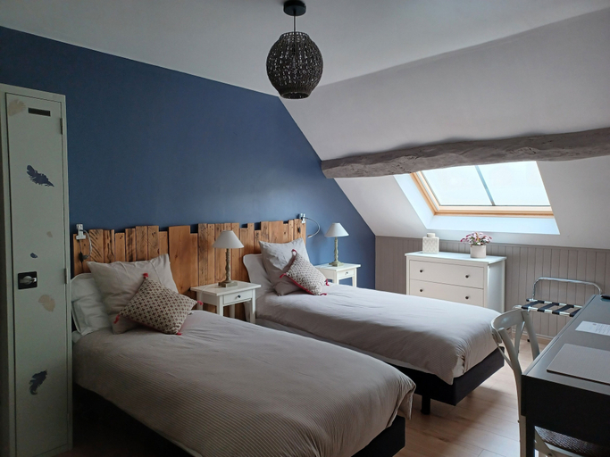 Bedroom 4, Les Plumes, Côte-d'Or