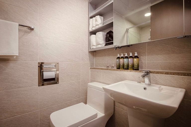 Bathroom 4, Sollago Myeongdong Hotel & Residence, Jung