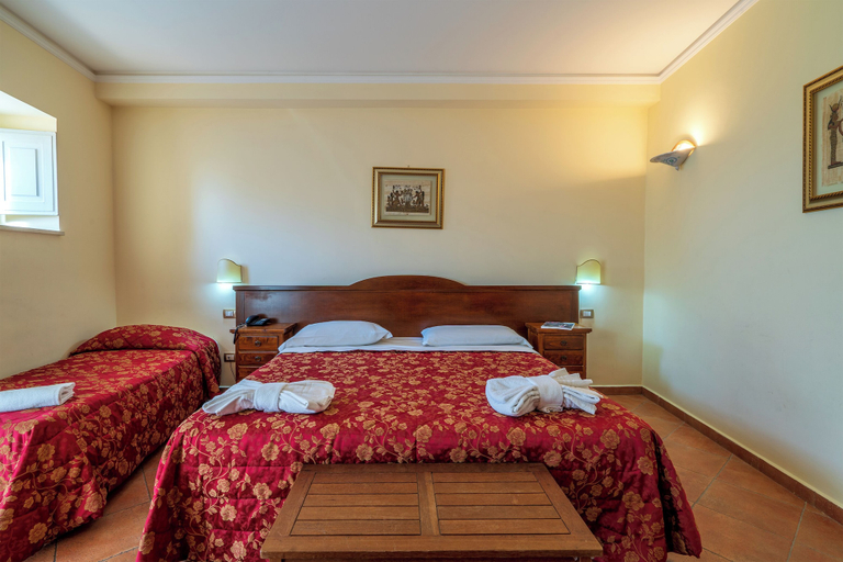 Bedroom 4, Hotel Mediterraneo, Syracuse