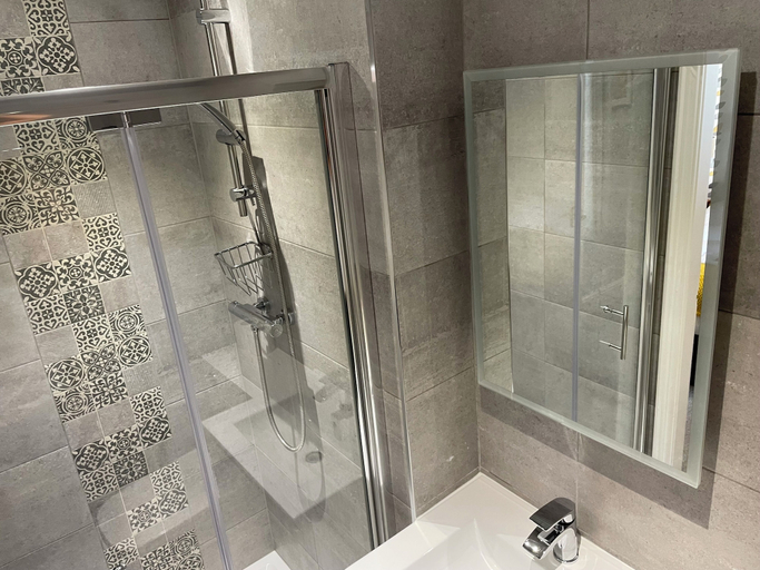 Bathroom 4, The Wildings, Conwy