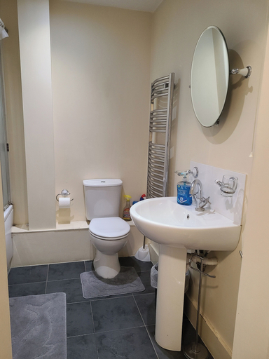 Bathroom 5, 1 Bed Flat - Sleeps 4 - Parking - Wifi, Luton