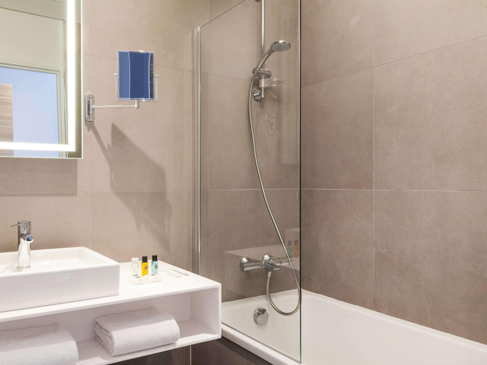 Bathroom 16
