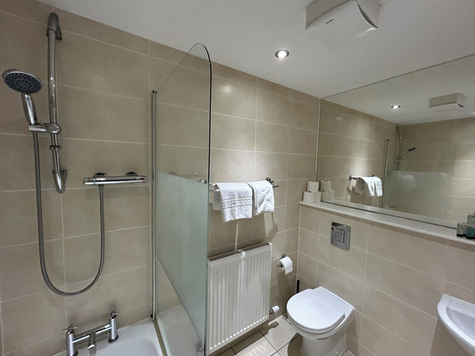 Bathroom 4, Tolbooth Apartments, Glasgow