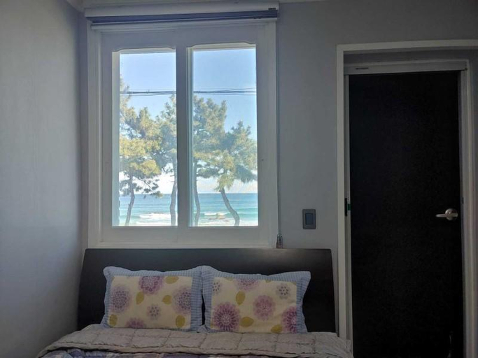 Bedroom 4, Yangyang Geobukbawi Pension, Yangyang