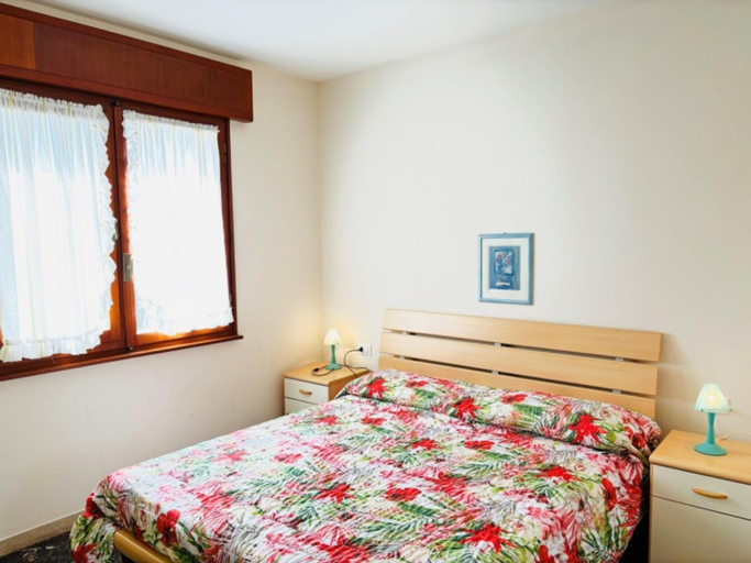 Bedroom 2, Flat with parking space next to the sea, Venezia
