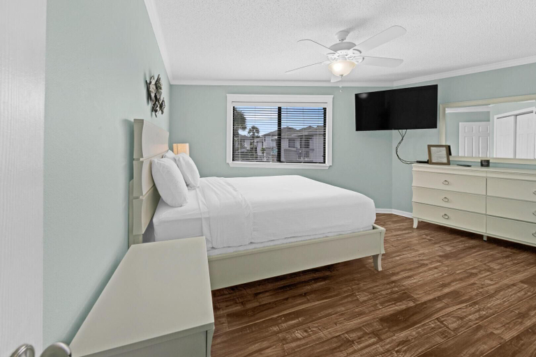 Bedroom 3, Crystal Village II, Unit 19B, Walton