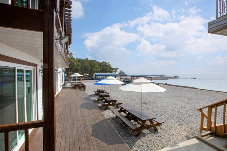 Exterior & Views 2, Taean Gombawi Pension, Taean