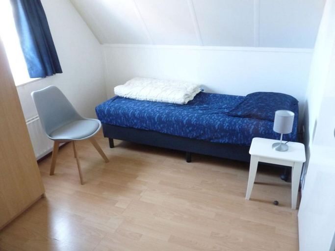 Room 2, Detached House Breskens Near Scenic Beaches, Sluis