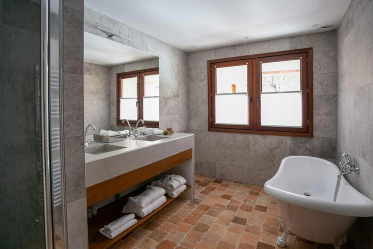 Bathroom 1, Chez Bruno, Var