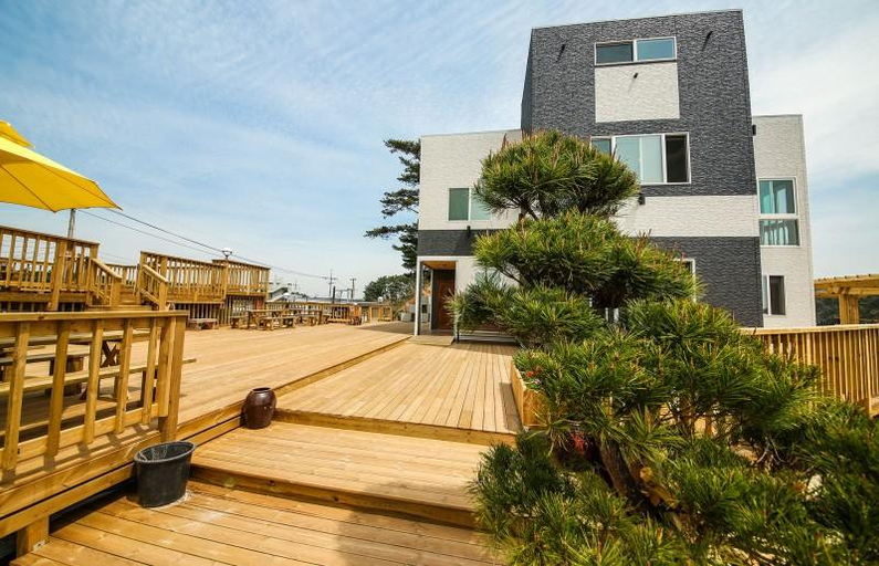 Others 2, Taean Modern House Pension, Taean