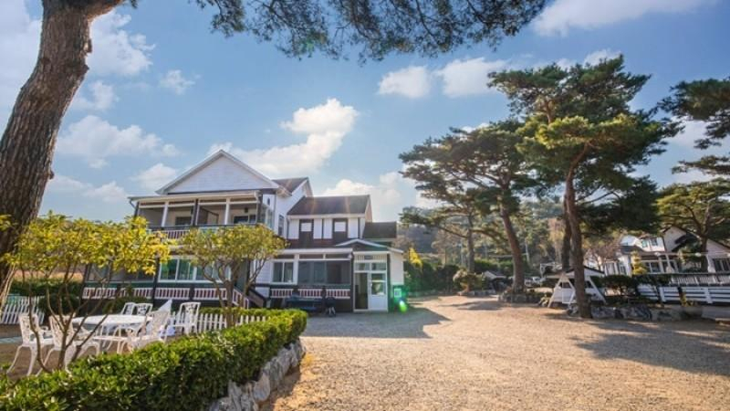Others 1, Taean Dongbaekwon Pension, Taean
