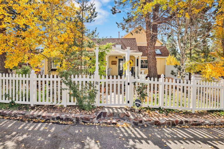 Exterior & Views 2, THE Winding Lane House EST 1932 #2360, San Bernardino