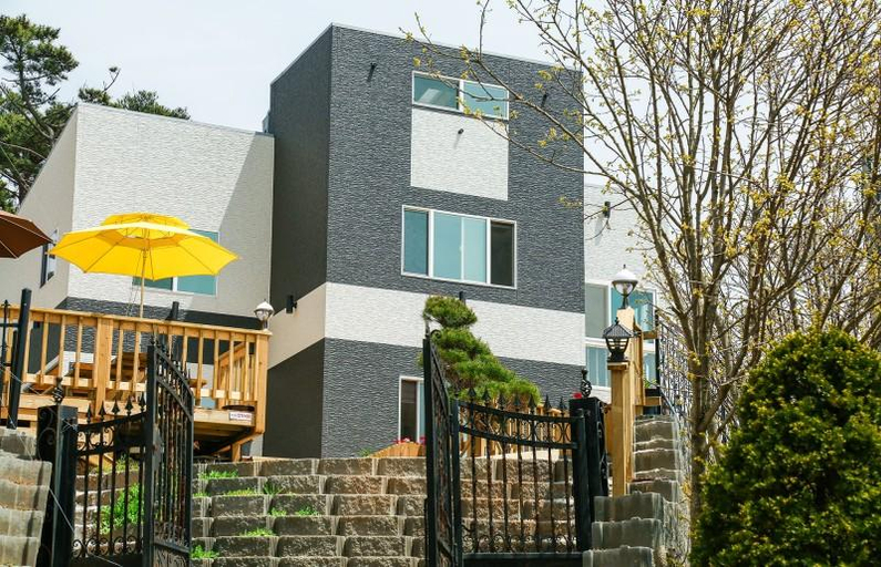 Others 3, Taean Modern House Pension, Taean