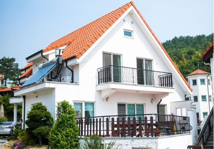 Exterior & Views 1, Namhae Kutenberg Pension, Namhae