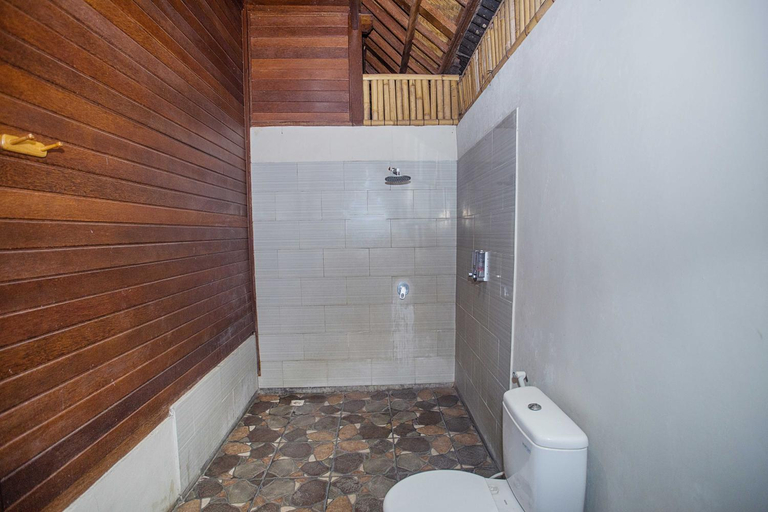 Bathroom 2, Taman Seaview, Klungkung