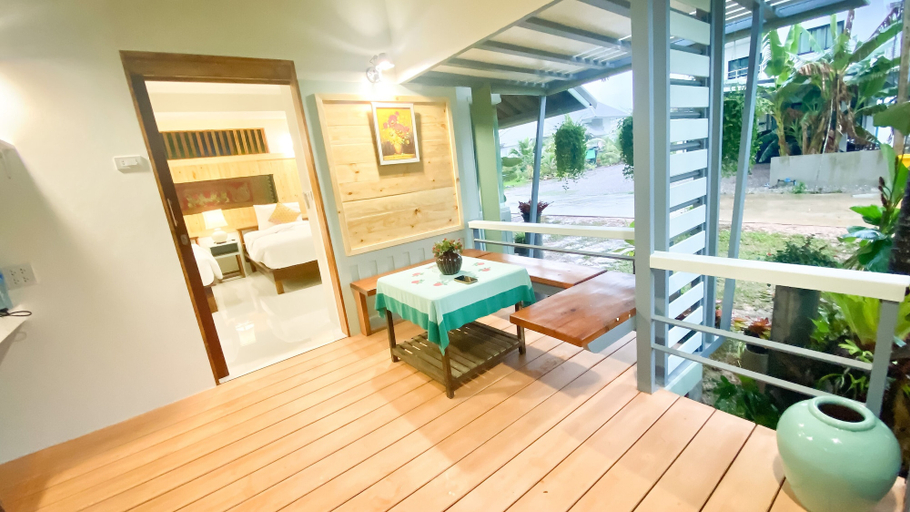 Exterior & Views 15