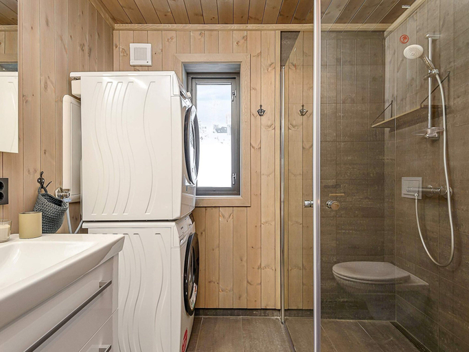 Bathroom 5, 10 Person Holiday Home in Favang, Ringebu
