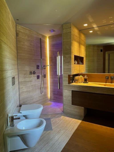 Bathroom 5, Villa Gabrielle, Verona