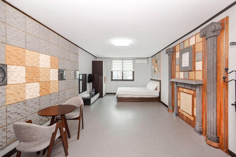 Bedroom 2, Boryeong Sinjin Pension, Boryeong
