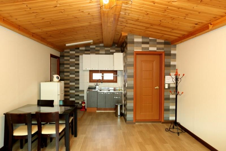 Dining Room 2, Hongcheon Pine Fragrance Pension, Chuncheon