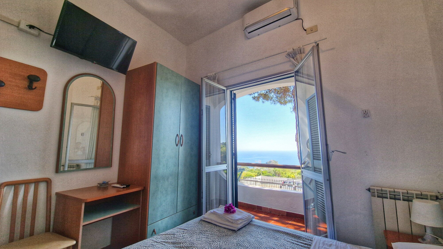 Others 5, Hotel Bellavista, Napoli